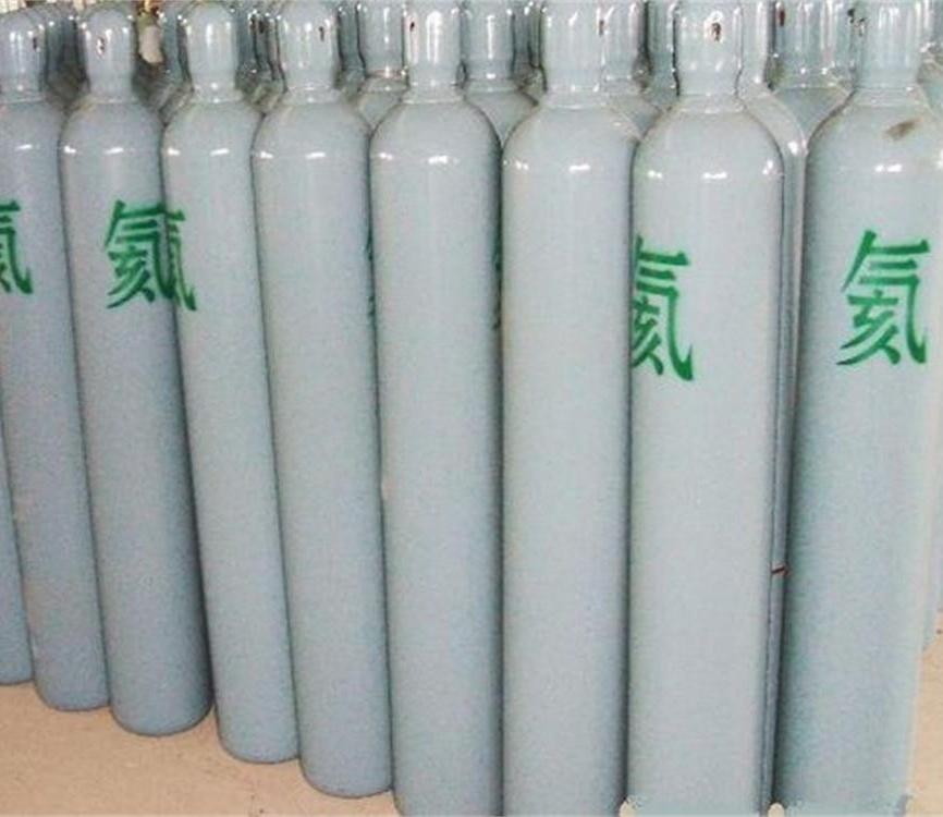 氦氣的性質(zhì)穩(wěn)定，穿透能力強，適合用來檢漏儀器！